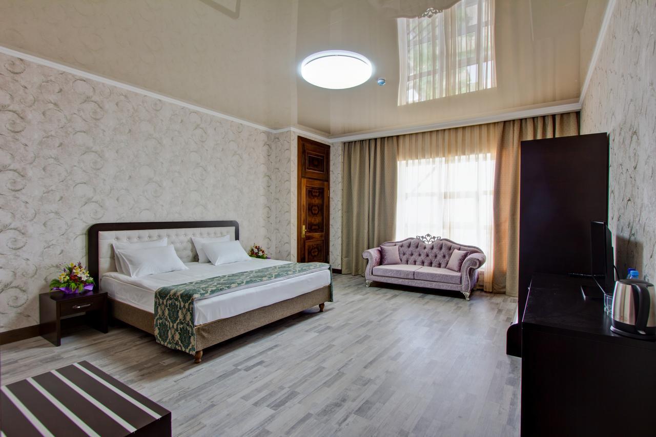 Karagat Hotel Karakol Exterior foto